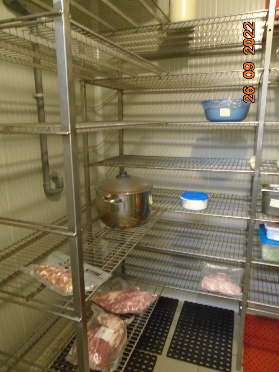 Skladování potravin v chladicím boxu při adekvátní teplotě